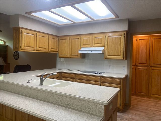 1 Chudleigh Lane, Bella Vista, AR 72714