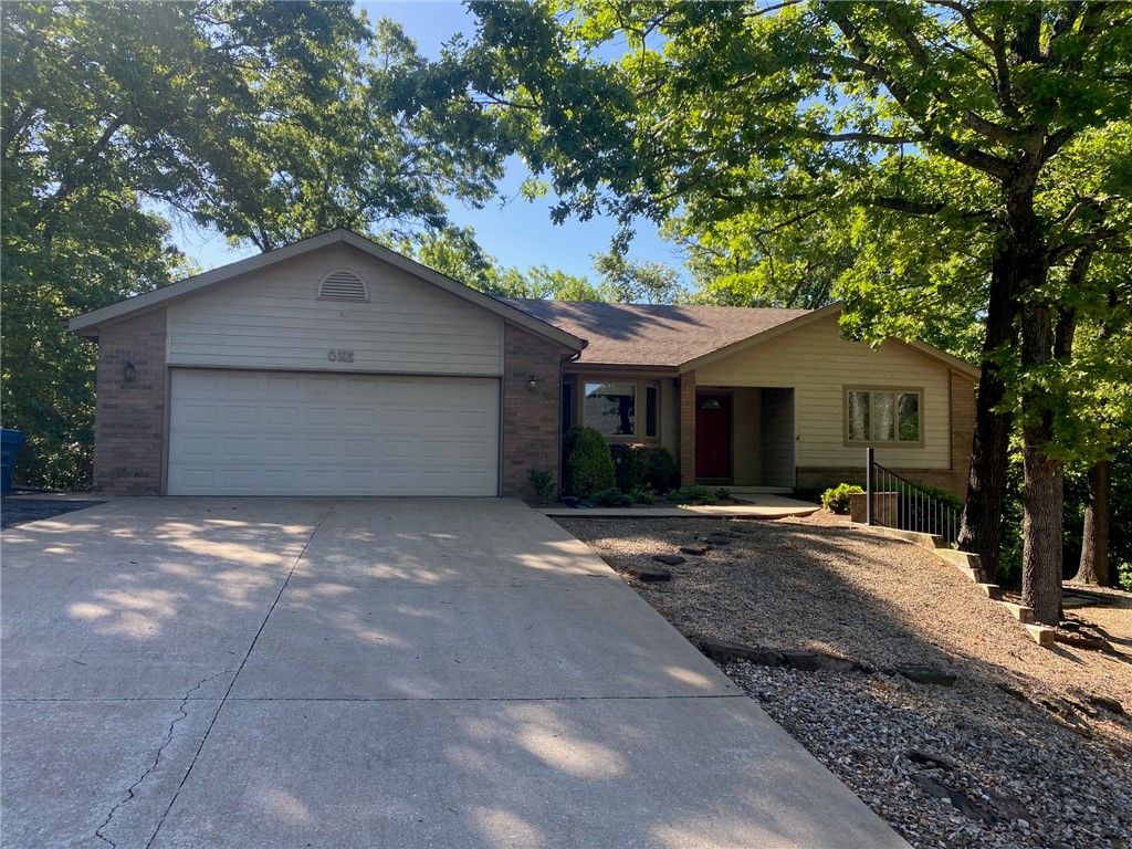 1 Chudleigh Lane, Bella Vista, AR 72714