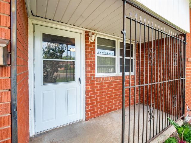 1700 N Janeway Avenue, Moore, OK 73160