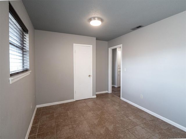 1700 N Janeway Avenue, Moore, OK 73160