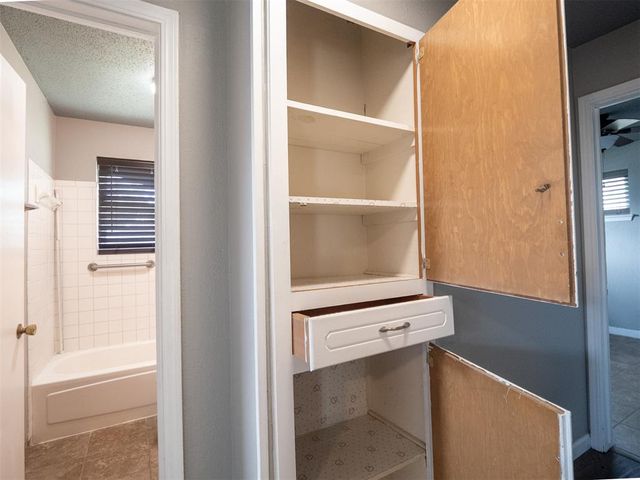 1700 N Janeway Avenue, Moore, OK 73160