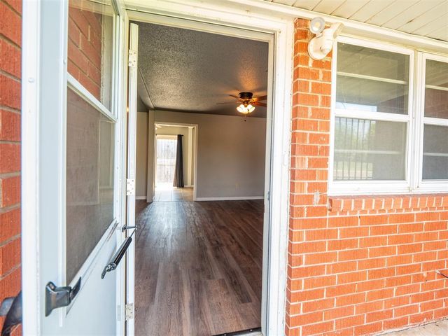1700 N Janeway Avenue, Moore, OK 73160