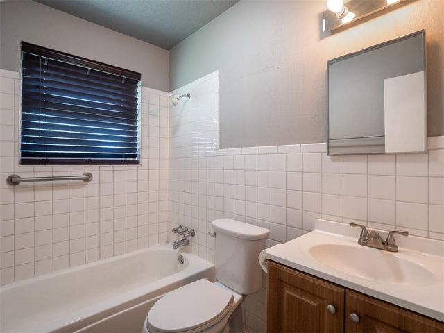 1700 N Janeway Avenue, Moore, OK 73160