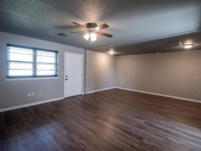 1700 N Janeway Avenue, Moore, OK 73160