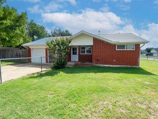 1700 N Janeway Avenue, Moore, OK 73160