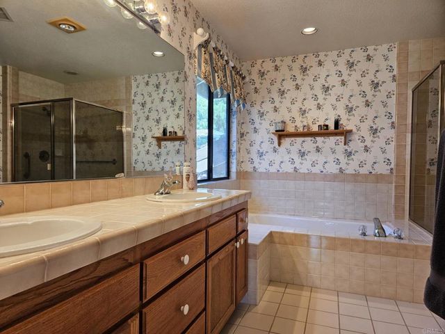 28124 Mountain Meadow Road, Escondido, CA 92026