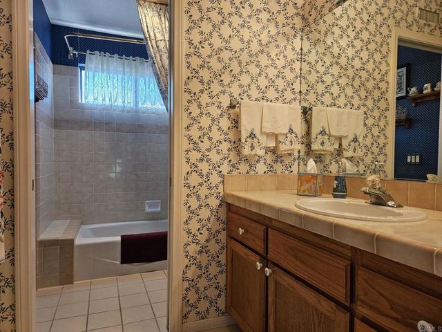 28124 Mountain Meadow Road, Escondido, CA 92026