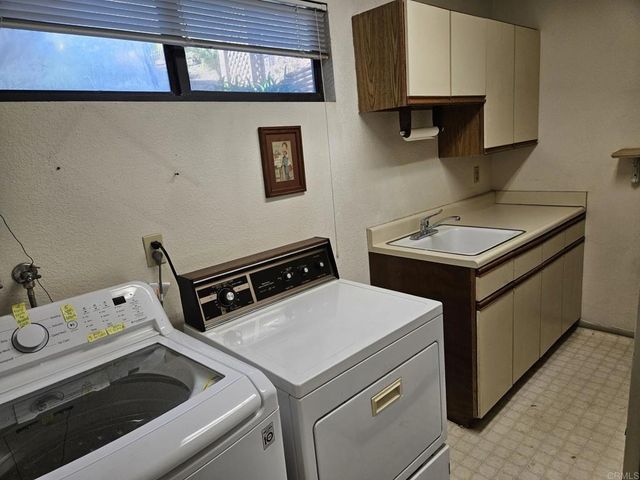 28124 Mountain Meadow Road, Escondido, CA 92026