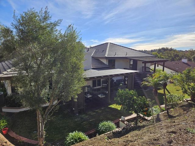 28124 Mountain Meadow Road, Escondido, CA 92026