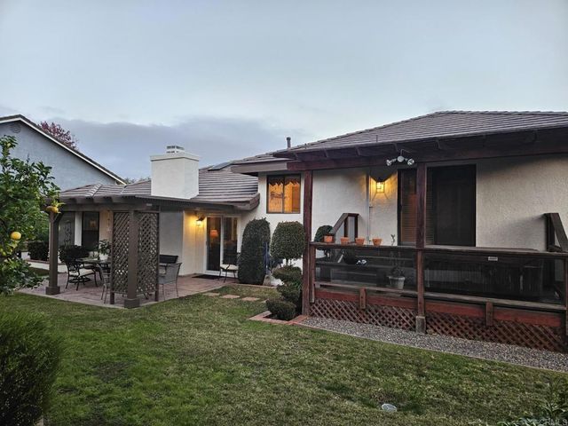 28124 Mountain Meadow Road, Escondido, CA 92026