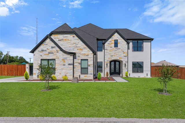 10901 Chriswood Drive, Crowley, TX 76036