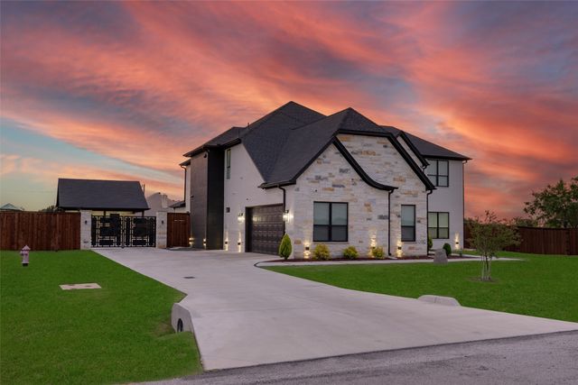 10901 Chriswood Drive, Crowley, TX 76036