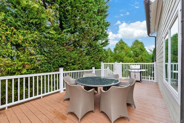 33 Old Canoe Place Road, Hampton Bays, NY 11946