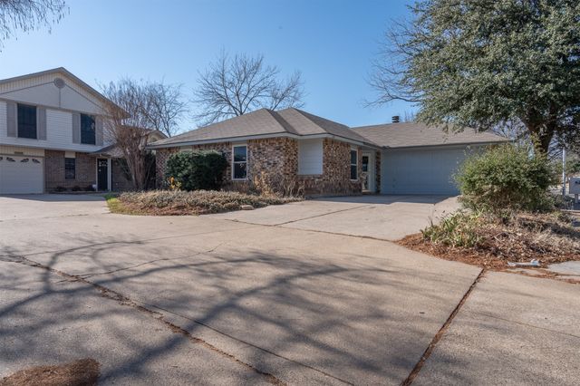 2911 Forest Creek Drive, Fort Worth, TX 76123