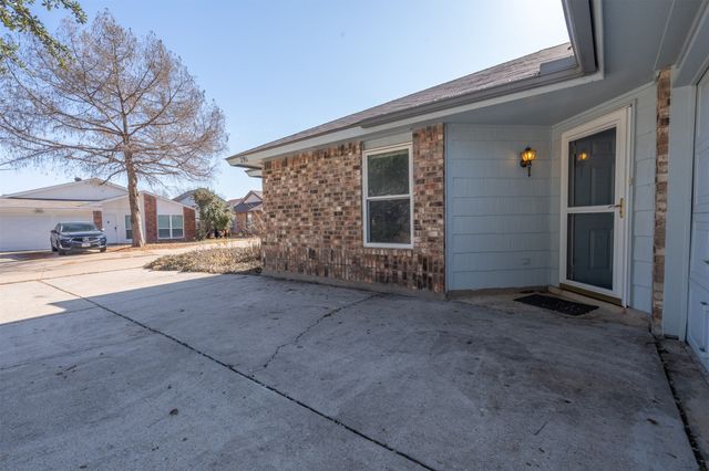2911 Forest Creek Drive, Fort Worth, TX 76123