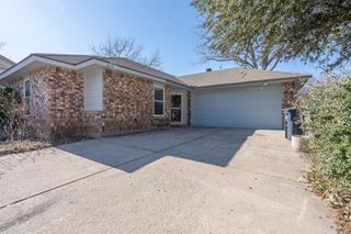2911 Forest Creek Drive, Fort Worth, TX 76123