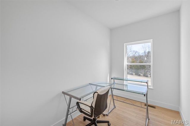 220 Echo Lake Circle, Byrnes Mill, MO 63025