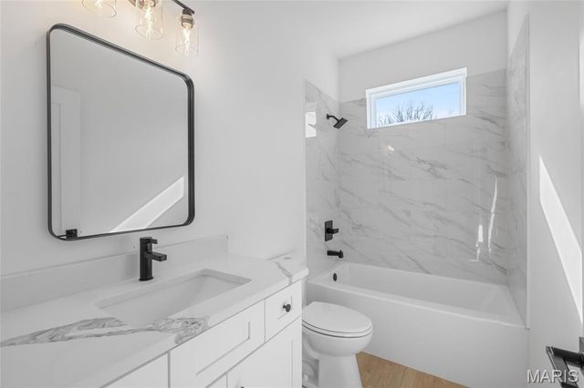 220 Echo Lake Circle, Byrnes Mill, MO 63025