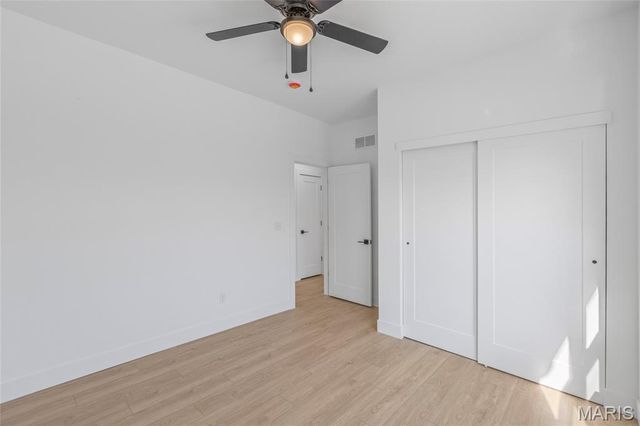 220 Echo Lake Circle, Byrnes Mill, MO 63025