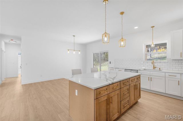 220 Echo Lake Circle, Byrnes Mill, MO 63025