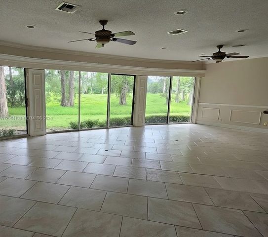 4602 King Palm Dr, Tamarac, FL 33319