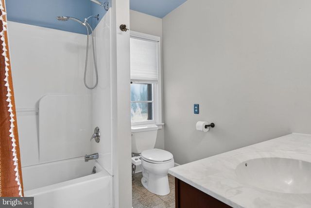 210 STAMBACH ST, Mcsherrystown, PA 17344