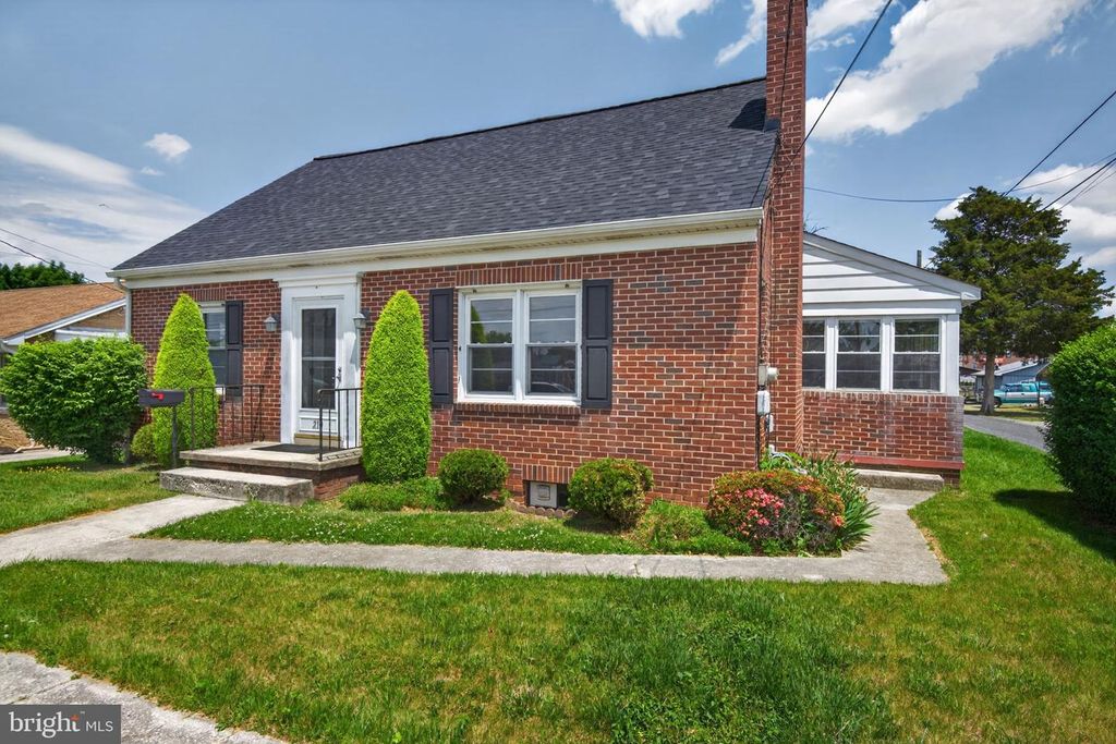 210 STAMBACH ST, Mcsherrystown, PA 17344