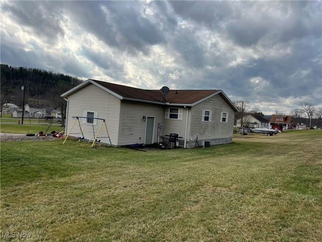 2215 Hilliard Drive, Midvale, OH 44653