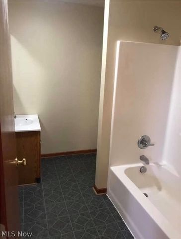 2215 Hilliard Drive, Midvale, OH 44653