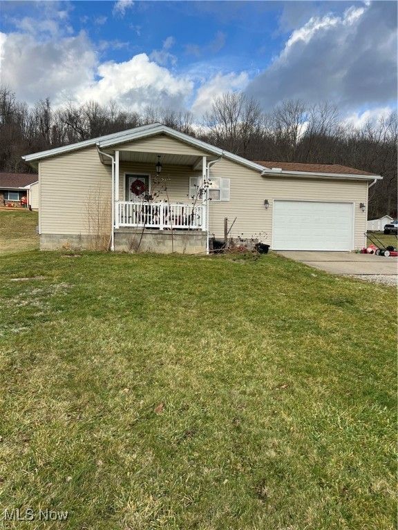 2215 Hilliard Drive, Midvale, OH 44653