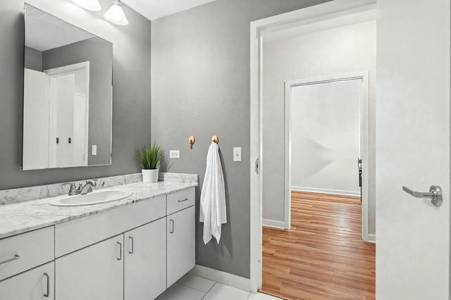 5 N Wabash Avenue 1103, Chicago, IL 60602