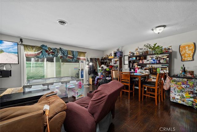 698 E 5th Street, Azusa, CA 91702