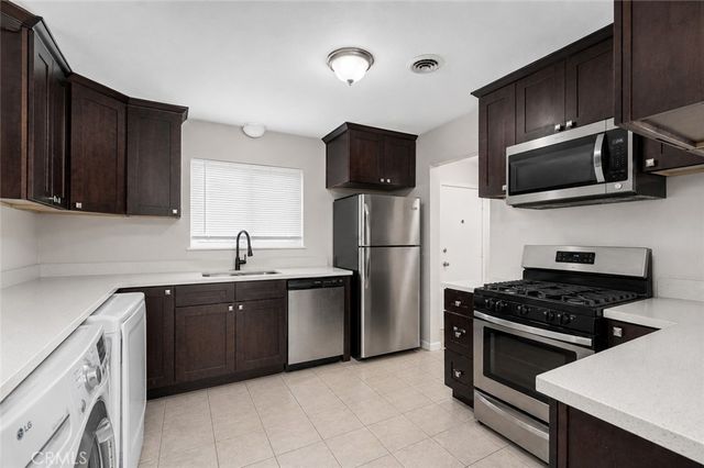 698 E 5th Street, Azusa, CA 91702