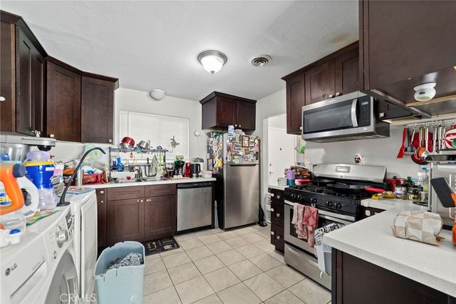 698 E 5th Street, Azusa, CA 91702