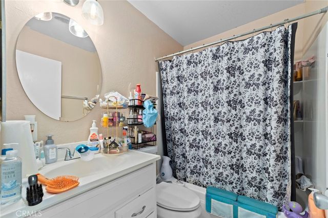698 E 5th Street, Azusa, CA 91702