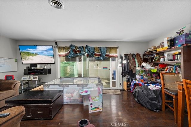 698 E 5th Street, Azusa, CA 91702