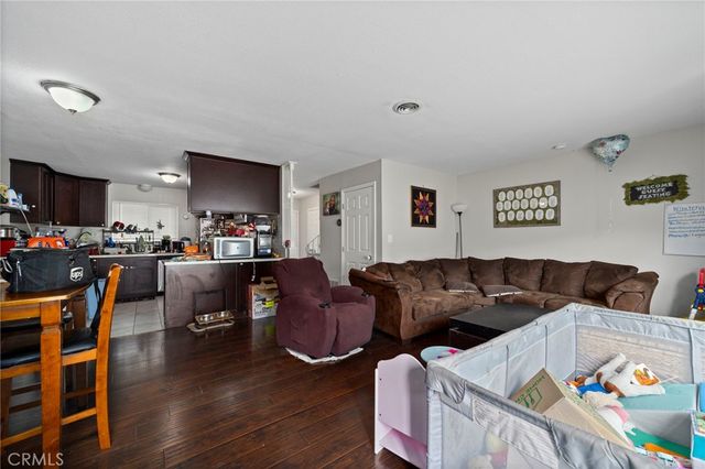 698 E 5th Street, Azusa, CA 91702
