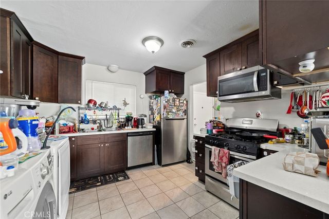 698 E 5th Street, Azusa, CA 91702