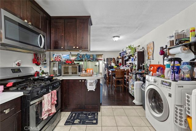698 E 5th Street, Azusa, CA 91702
