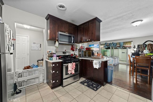 698 E 5th Street, Azusa, CA 91702