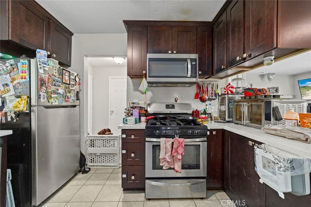 698 E 5th Street, Azusa, CA 91702