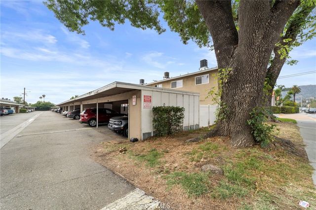 698 E 5th Street, Azusa, CA 91702