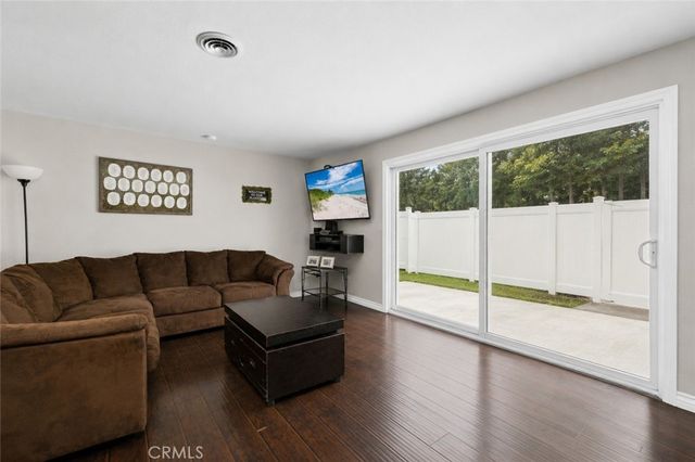 698 E 5th Street, Azusa, CA 91702