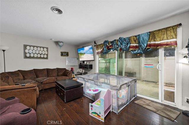 698 E 5th Street, Azusa, CA 91702