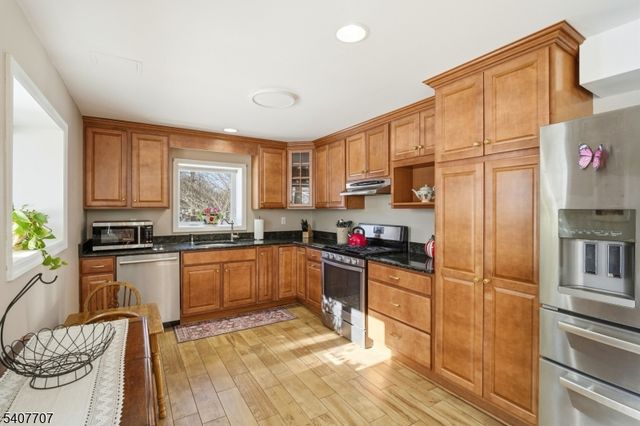 46 Arthur Rd, Hillsborough Twp., NJ 08844