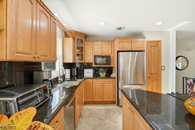 46 Arthur Rd, Hillsborough Twp., NJ 08844