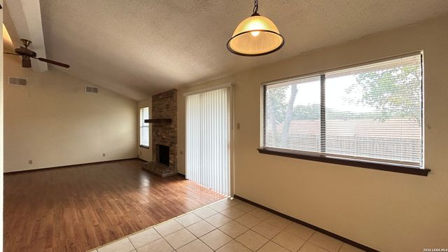 5111 Timber Trace St, San Antonio, TX 78250