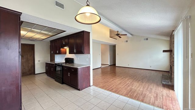 5111 Timber Trace St, San Antonio, TX 78250