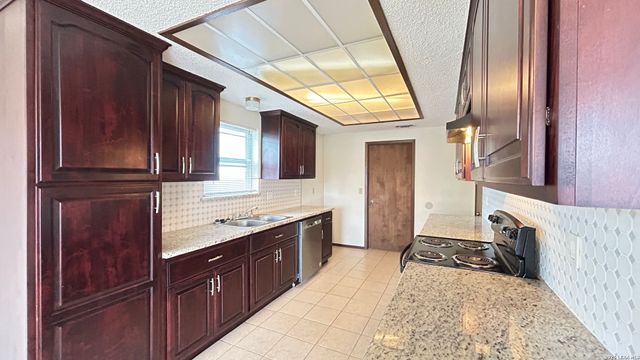 5111 Timber Trace St, San Antonio, TX 78250