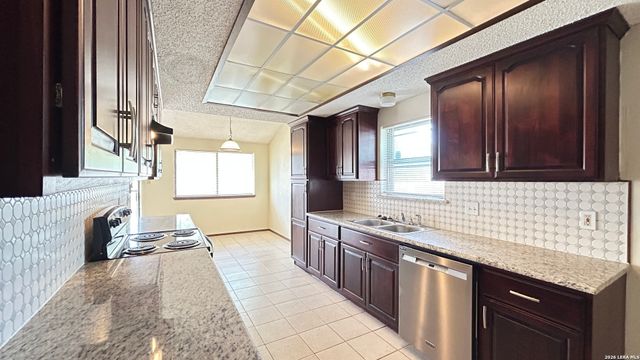 5111 Timber Trace St, San Antonio, TX 78250